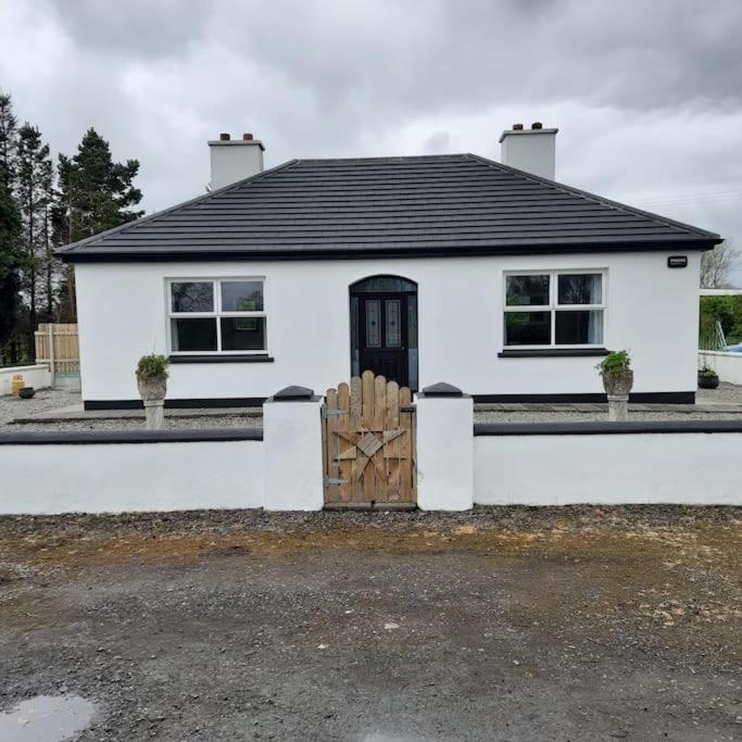 Cheerful Three Bedroom Country Cottage Ballina  Exterior foto